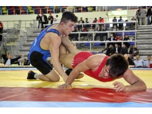 Yıldız Ve Genç Güreşçiler Azerbaycan'da Boy Gösterecek