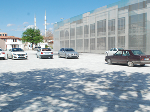 Şehir Meydanı otopark oldu