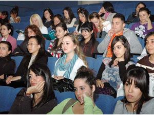 Fotoğraf gelirleriyle köy okuluna kütüphane yapılacak