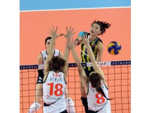Eczacıbaşı Vitra'yı 3-1 Yenen Fenerbahçe, Finale Yükseldi