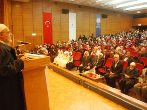 Sevgisi salona sığmadı