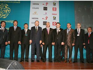 Başbakan, ASKON üyelerine rozet taktı