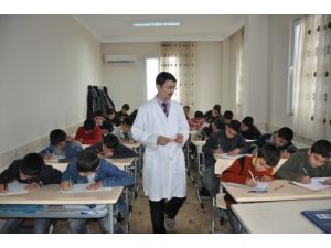 Fakir Öğrenciler, Okuma Salonlarına Akın Etti