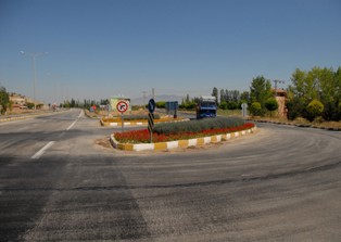 Karaman'da çevre yolları renkleniyor