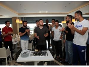 Kasımpaşa'da Tunay'a Doğum Günü Kutlaması