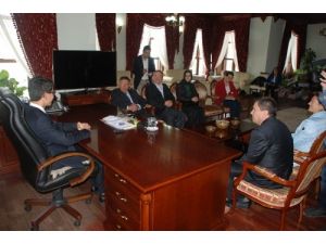 Çocuk Vali, Okul Yapılması Talimatı Verdi