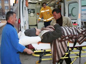 Kestiği ağacın altında kalan kişi öldü