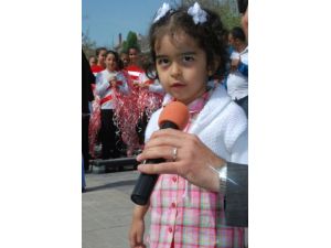 3 Yaşındaki Yağmur, 23 Nisan Şiiriyle İlgi Topladı