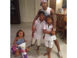 Felipe Melo'dan 23 Nisan Mesajı