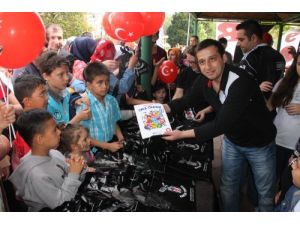 Beşiktaş Taraftarları Derneği'nden 1903 Çocuğa 1903 Adet Kitap Hediye Edildi