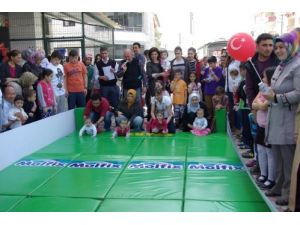 Bebek Emekleme Yarışması Renkli Görüntülere Sahne Oldu