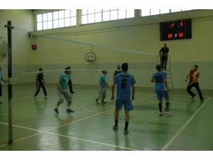 Yerköy’de Kaymakamlık Kupası Voleybol Turnuvası Başladı