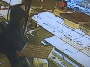 Hırsızlar baklavayı görünce dayanamadı