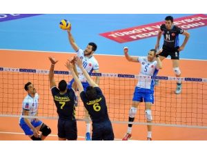 Fenerbahçe Grundig'i 3-0 Yenen Halkbank Seriyi 1-1 Yaptı