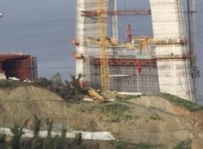 3 Köprü inşaatında korkutan kaza