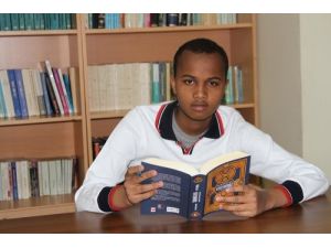 Somalili Gencin Büyük Başarısı Parmak Isırttı