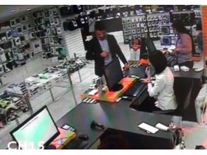 Kredi Kartı Bilgilerini Kullanarak Vurgun Yapan Şebekeye Operasyon