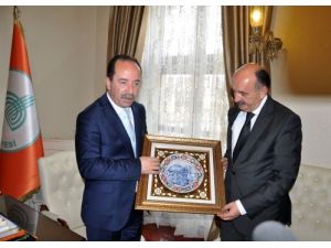 Müezzinoğlu’ndan Chp’li Başkana Tebrik Ziyareti