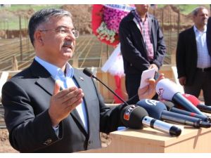 Bakan İsmet Yılmaz: Gömlek Değiştirmek Normal