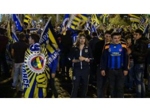 Uşak’ta Fenerbahçe Taraftarları Şampiyonluğu Kutladı