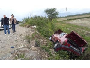 Şarampole Uçan Araçtan Yaralı Kurtuldu