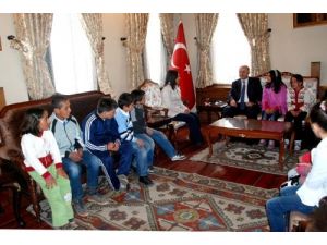 Köylerden Gelen Çocuklar, Ardahan'ı Gezdi