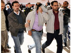 Yaşlıları, evlilik vaadiyle dolandırmışlar