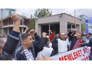 Maliye Bakanlığı Önünde Zincirli Eylem: 17 Gözaltı