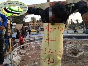 Suriye'de IŞİD'ten çarmıha gererek infaz!