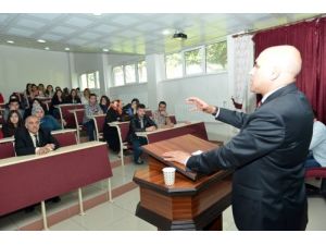 Başkan Korkut, Üniversite Öğrencilerine Sosyal Belediyeciliği Anlattı