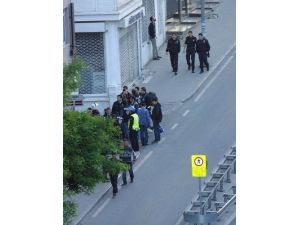 Polis Tarlabaşı’nı Kapattı