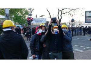 Polislerle Selfie Pozu