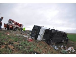 1 Mayıs'ı Kutlamaya Giden İşçiler Kaza Geçirdi: 38 Yaralı
