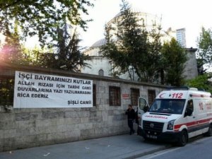 Şişli Camii'nde ilginç 1 Mayıs pankartı