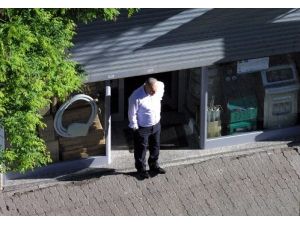 Tarlabaşı'nda Esnaf Kepenk Açamadı