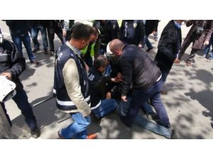 Pankart Açan Eylemciler Gözaltına Alındı