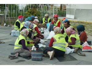 İşçiler Sokakta 1 Mayıs Kahvaltısı Yaptı