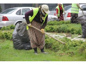 Kadın İşçiler, 1 Mayıs’a Parkta Çalışarak Girdi