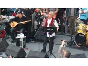 Edip Akbayram: 1 Mayıs'ta Taksim'i Kapatan Zihniyeti Kınıyorum