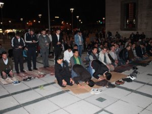 Regaip Kandili'nde halk Mevlana'ya akın etti