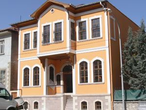 Karatay Üniversitesi rektörlük binasına taşınıyor