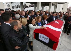 Balyoz Hükümlüsü Özenalp’ın Cenazesinde Hükümete Protesto