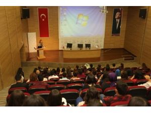 Yaşlıların Büyük Bir Bölümü Gününü Televizyon Başında Geçiriyor