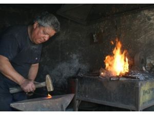 43 Yıldır Demir Dövüyor