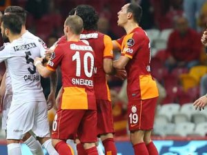 Felipe Melo'dan oscarlık performans!