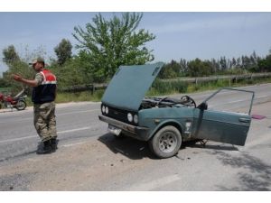 Kaza Yapan Otomobil İkiye Bölündü