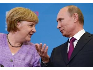 Putin Ve Merkel, Ukrayna Krizine Etkin Çözüm Arıyor