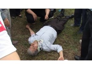 Dolmuşun Çarptığı Minibüs Korkuluk Demirine Saplandı: 12 Yaralı