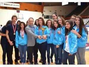 Bursa’nın Şampiyon Basketbolcular Ödüllerini Aldı