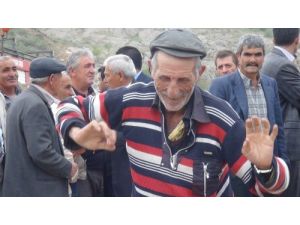 Yaşlı Adam Dansıyla Gençlere Taş Çıkarttı